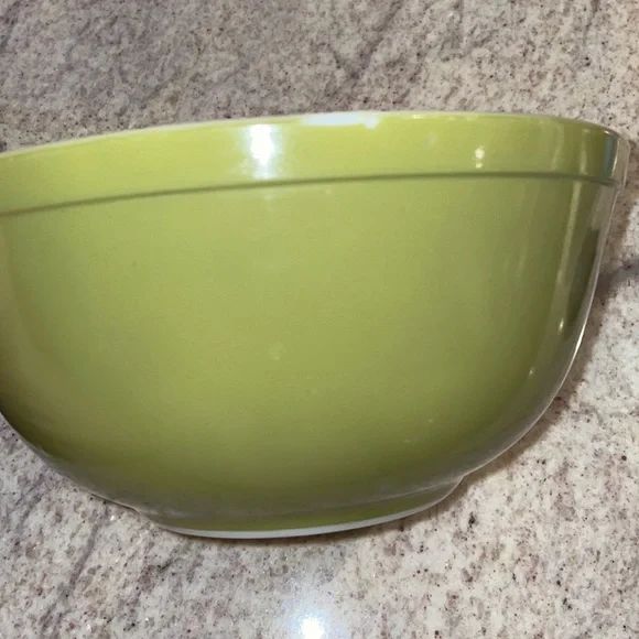 Vintage Pyrex Bowl Avocado Green 2.5quart - Picture 12 of 14